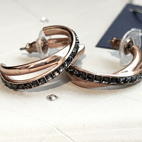 ✨ Vintage Swarovski Rose Hoop Black Pave Crystal Earrings - One Of A Kind - Picture 3 of 11